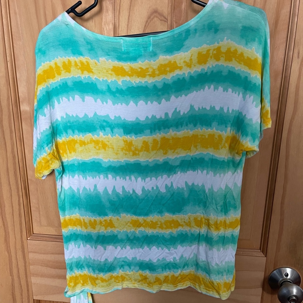 New Without Tags, Women’s Petite Small Tie Dye T-Shirt - Picture 3 of 4